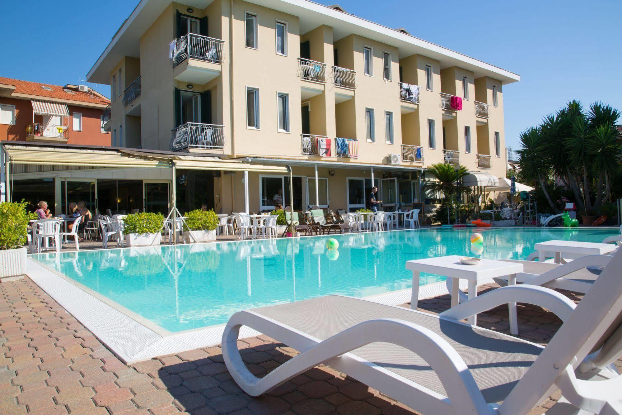 Hotel Delle Mimose Ντιάνο Μαρίνα Εξωτερικό φωτογραφία